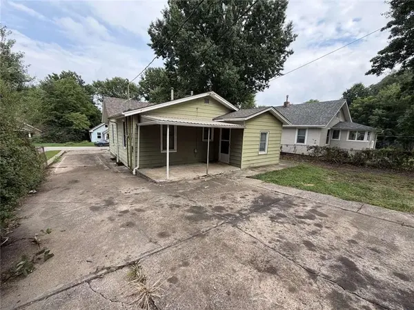 810 S Raymond ST, Independence, MO 64050