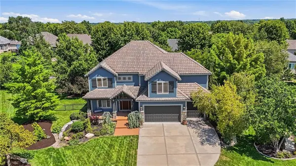 16211 Overbrook LN, Stilwell, KS 66085
