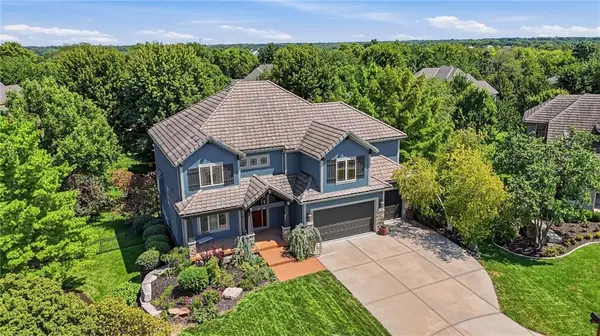 16211 Overbrook LN, Stilwell, KS 66085