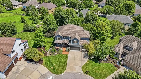 16211 Overbrook LN, Stilwell, KS 66085