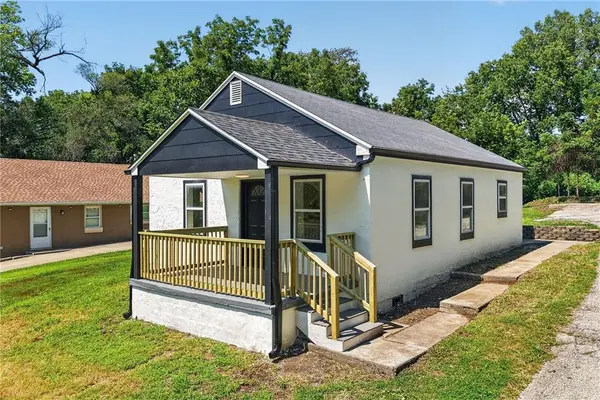 2904 NE Parvin RD, Kansas City, MO 64117