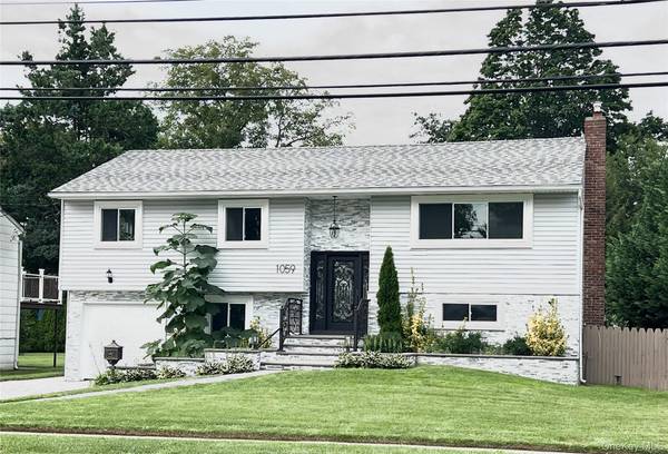 1059 Denton AVE, Manhasset Hills, NY 11040