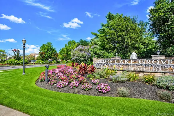 14 Concerto DR, Lake Grove, NY 11755