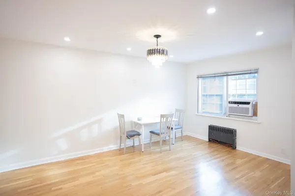 70-24 Utopia Pkwy, Fresh Meadows, NY 11365