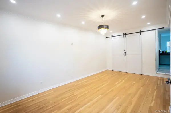 70-24 Utopia Pkwy, Fresh Meadows, NY 11365