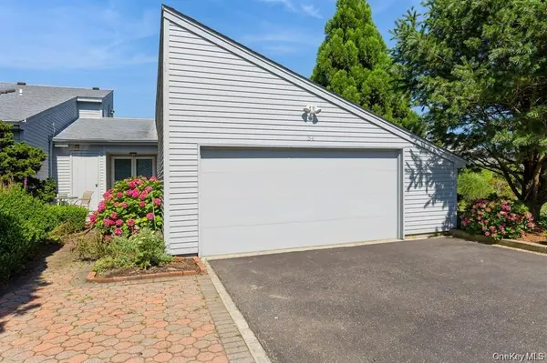 34 Harbour DR, Blue Point, NY 11715