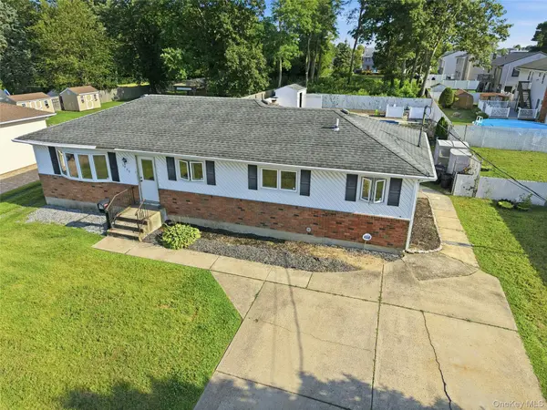 1035 Tooker AVE, West Babylon, NY 11704