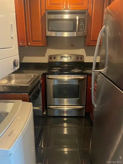 142 Mcglynn PL #2nd Fl, Cedarhurst, NY 11516