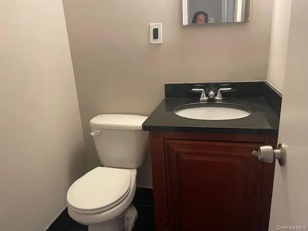 142 Mcglynn PL #2nd Fl, Cedarhurst, NY 11516