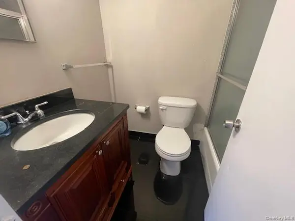 142 Mcglynn PL #2nd Fl, Cedarhurst, NY 11516