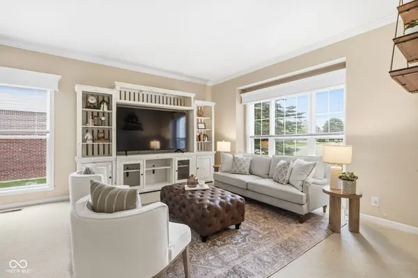 1268 Sullivans RDG, Zionsville, IN 46077