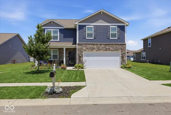 1420 Honeysuckle DR, Shelbyville, IN 46176