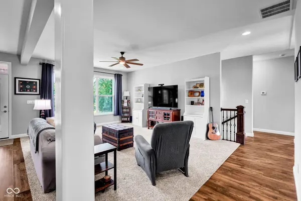 8230 W Nasby TRL, Columbus, IN 47201