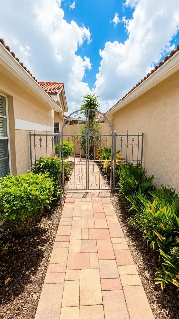 4096 LYNDHURST CT, Sarasota, FL 34235