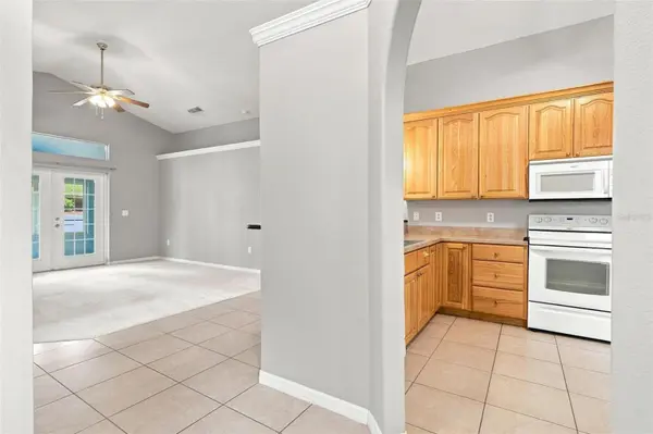 93 FAIRWAY CIR, Umatilla, FL 32784