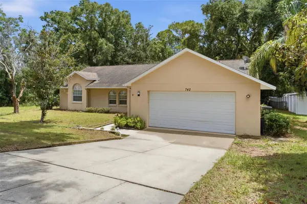 742 WOODVIEW DR, Tavares, FL 32778