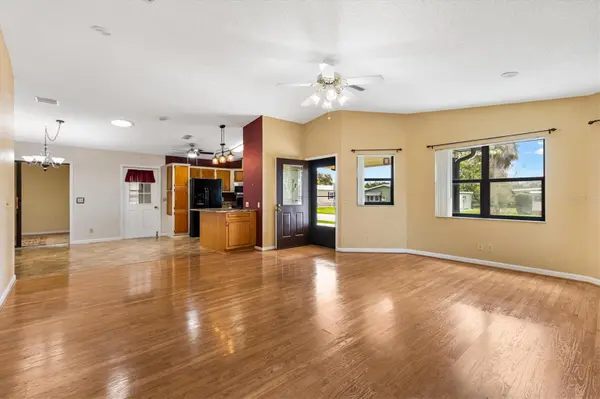 1532 E SCHWARTZ BLVD, Lady Lake, FL 32159