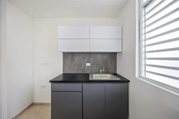 53 URB. MIRAFLORES #27, Bayamon, PR 00957