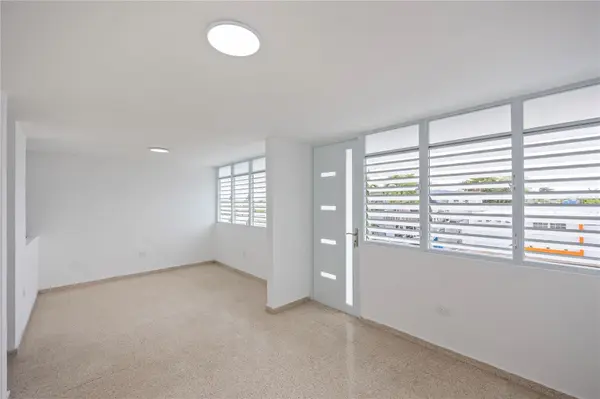 53 URB. MIRAFLORES #27, Bayamon, PR 00957