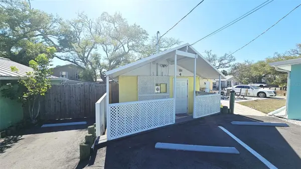870 S MCCALL RD #4, Englewood, FL 34223