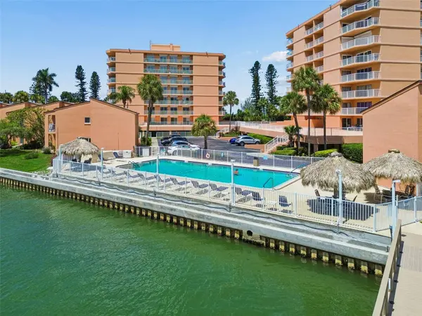 7430 SUNSHINE SKYWAY LN S #201, St Petersburg, FL 33711