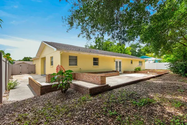 3832 PARKSIDE DR, Valrico, FL 33594