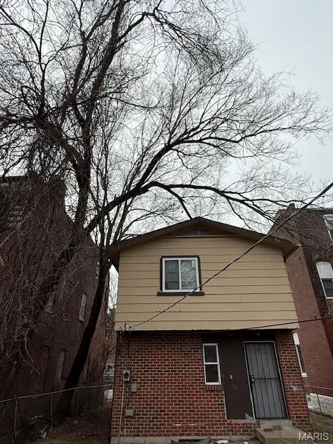 1219 Sullivan AVE, St Louis, MO 63107