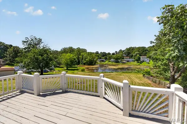 1889 Westbourne WAY, Fenton, MO 63026