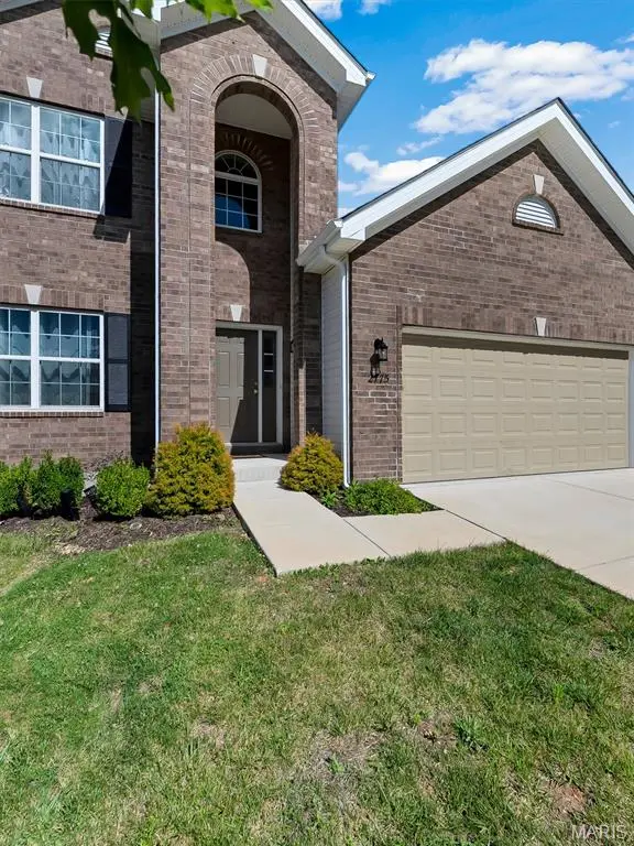 2775 Winding Valley DR, Fenton, MO 63026