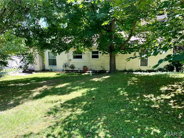 304 E 2nd ST, Moscow Mills, MO 63362