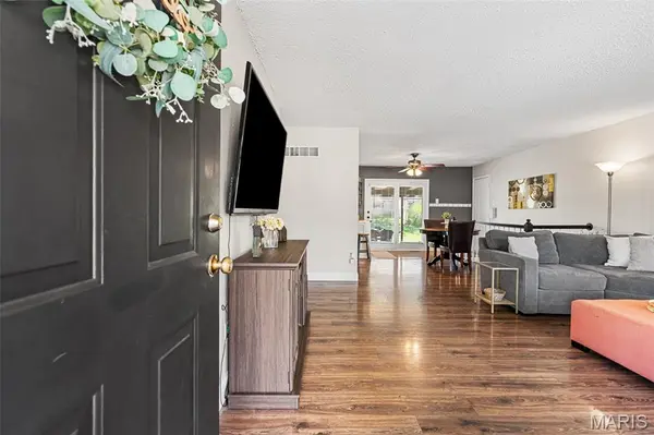 6339 Treehouse TRL, St Louis, MO 63129