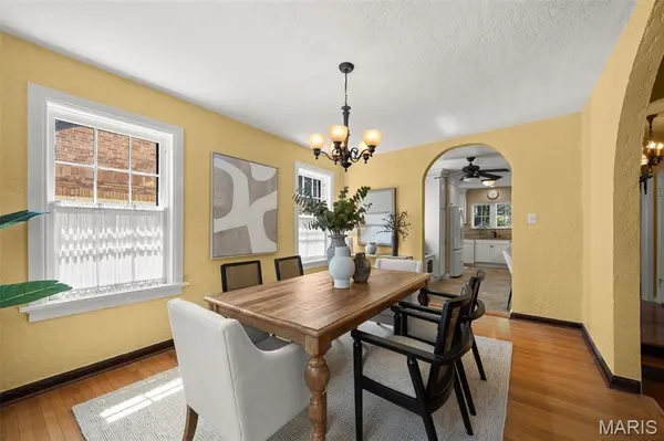 539 N Central AVE, University City, MO 63130