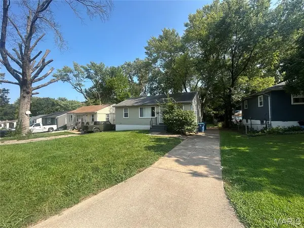 8532 Jenny DR, St Louis, MO 63121