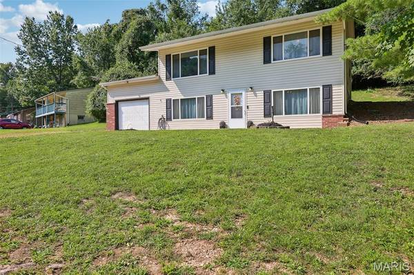 2101 Linnus DR, High Ridge, MO 63049
