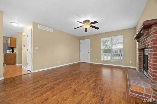 1232 Hillock LN, O'fallon, IL 62269