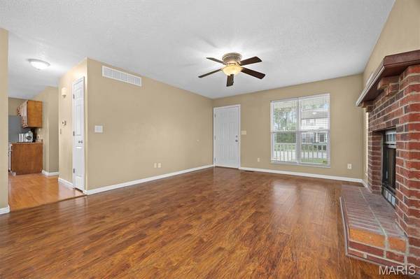 1232 Hillock LN, O'fallon, IL 62269