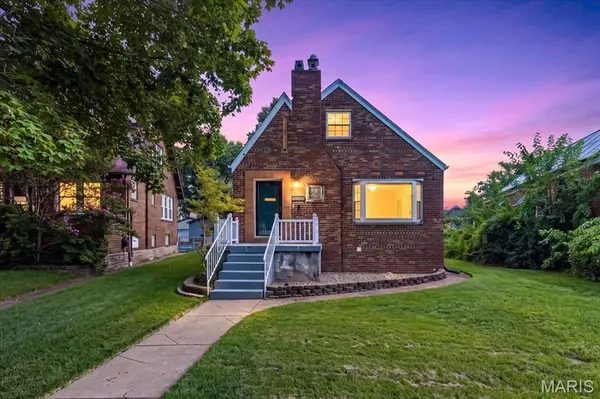 6421 Lindenwood PL, St Louis, MO 63109