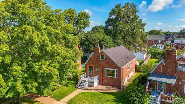 6421 Lindenwood PL, St Louis, MO 63109