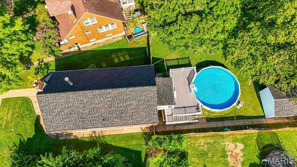 6421 Lindenwood PL, St Louis, MO 63109