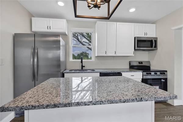 9607 Reavis RD, Affton, MO 63123
