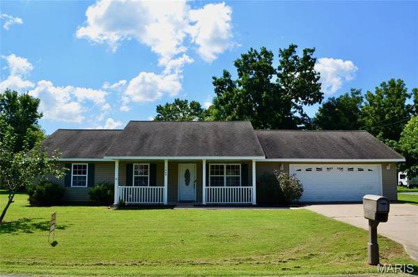 1449 Bloomfield ST, Oran, MO 63771
