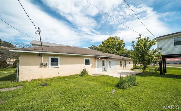 412 E Water ST, Grafton, IL 62037
