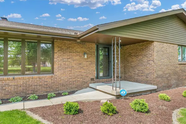 4111 Farhills DR, Champaign, IL 61822