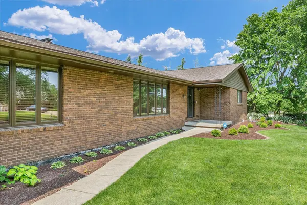 4111 Farhills DR, Champaign, IL 61822