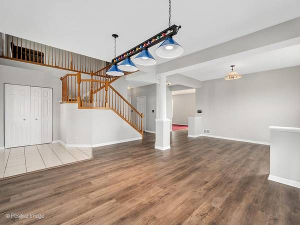 829 Red Barn LN, Elgin, IL 60124