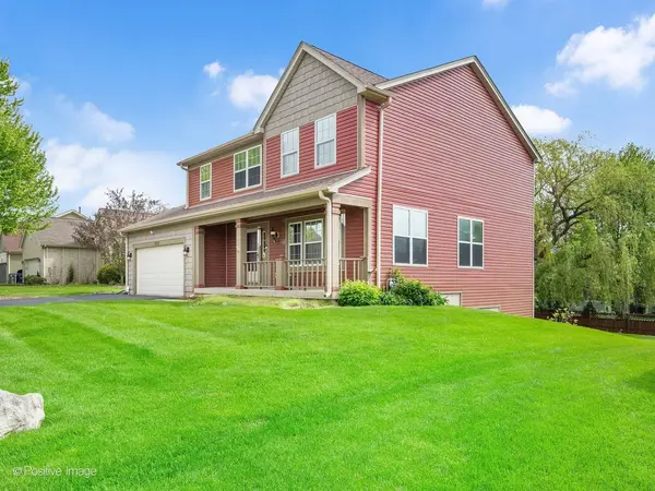 829 Red Barn LN, Elgin, IL 60124