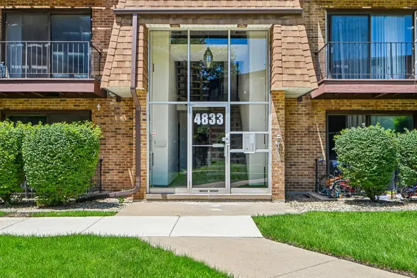 4833 W 109th ST #201, Oak Lawn, IL 60453