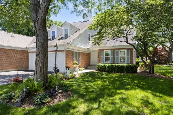 809 Willow Hills LN, Prospect Heights, IL 60070