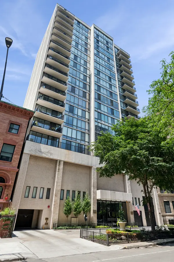 1516 N State Pkwy #14C, Chicago, IL 60610