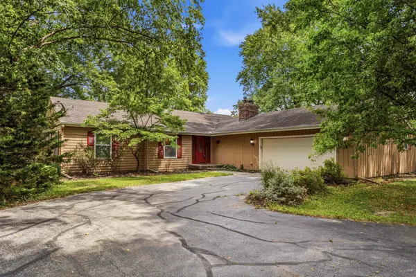 147 WOODLAKE RD, Seymour, IL 61875